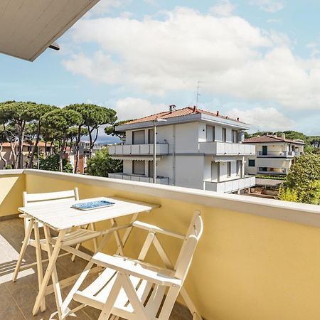 Comfy Apartment With Private Parking Near The Beach! Viareggio Exterior foto